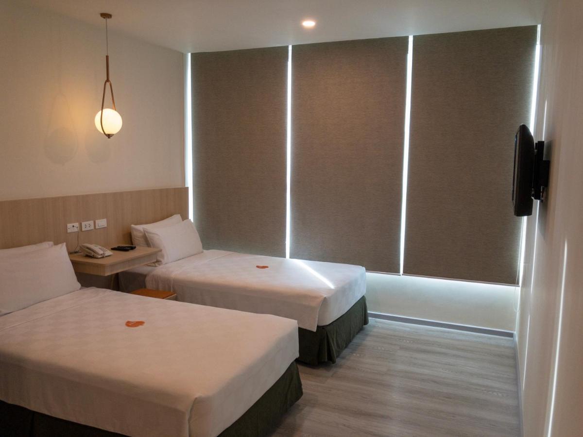 Go Hotels Plus Mandaluyong Exterior foto